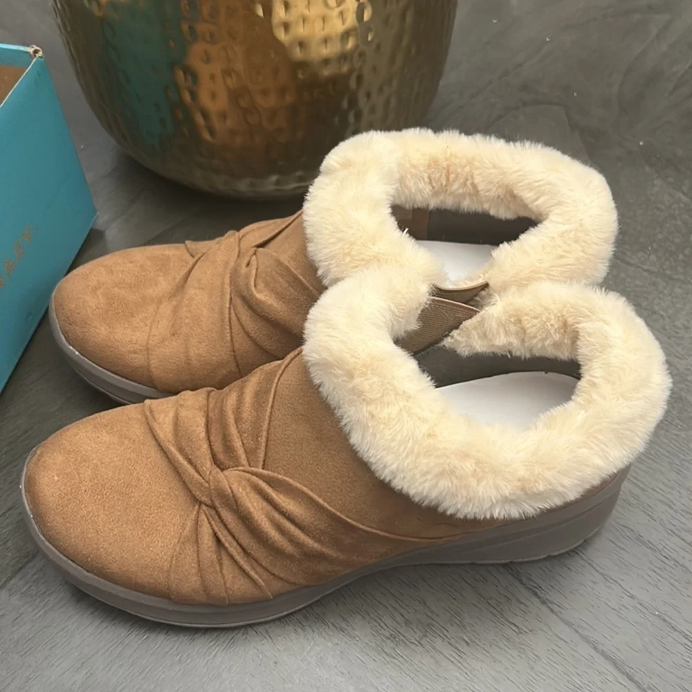 Bzees Women's Genie Slip On